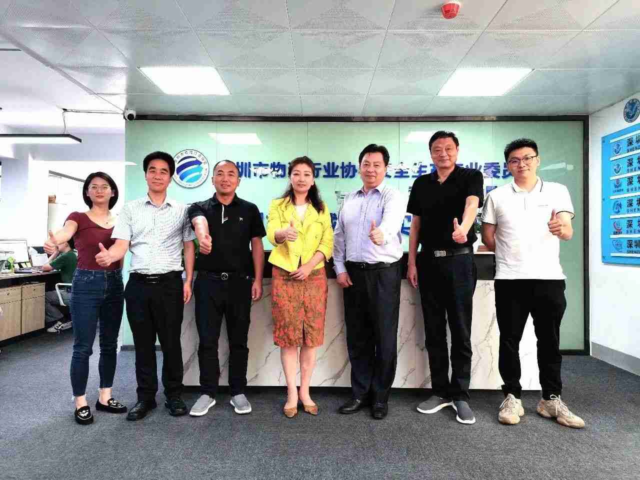 盐田街道党工委领导到我会会长单位考察指导